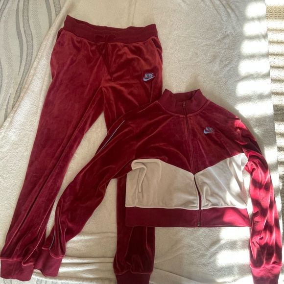 Nike velour sweatsuit - Picture 1 of 1